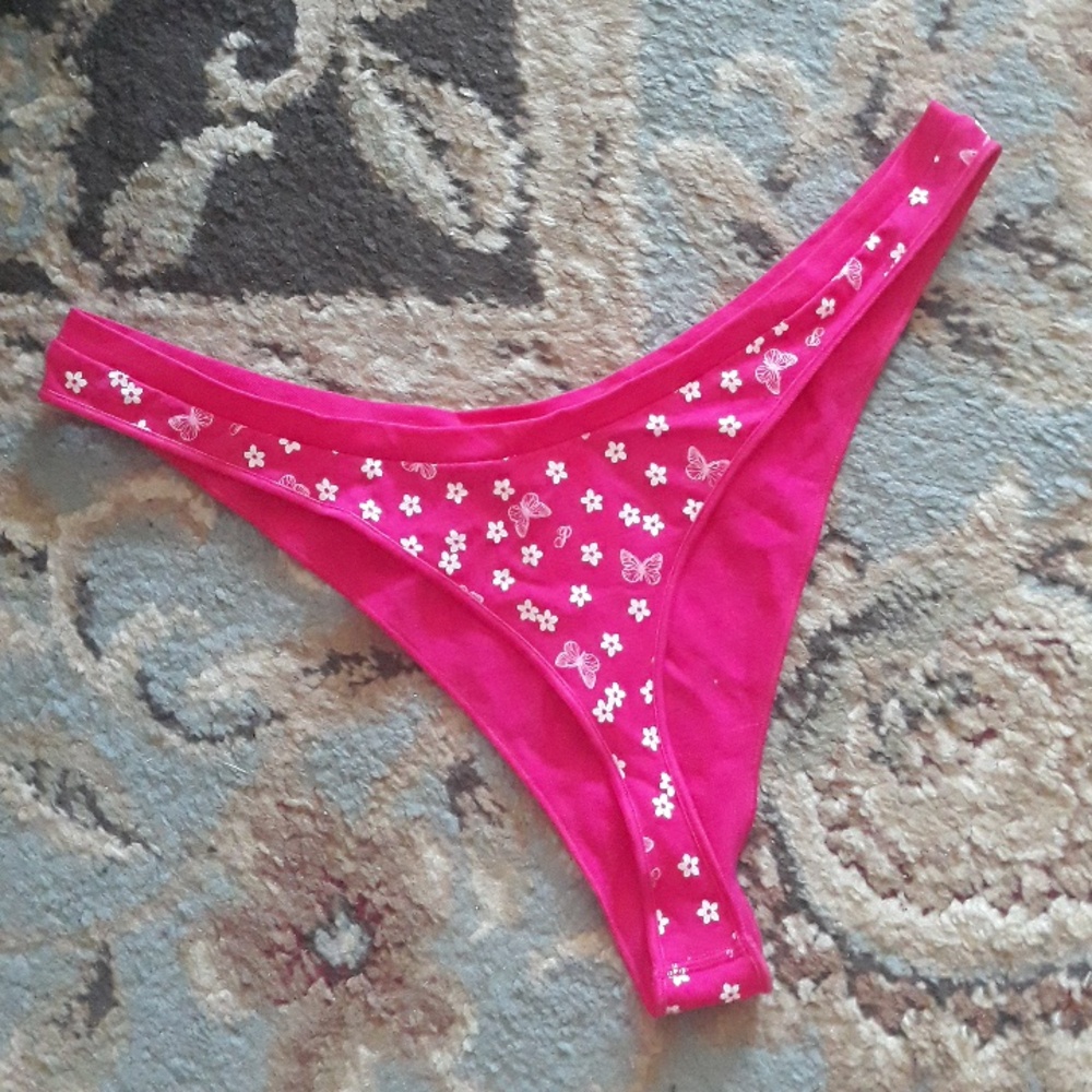 Pink VS thong - Picture 7 of 14